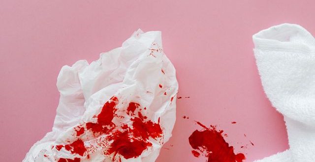 Perbedaan urin normal dan urin berdarah serta penjelasan kondisi urin berdarah dan ginjal