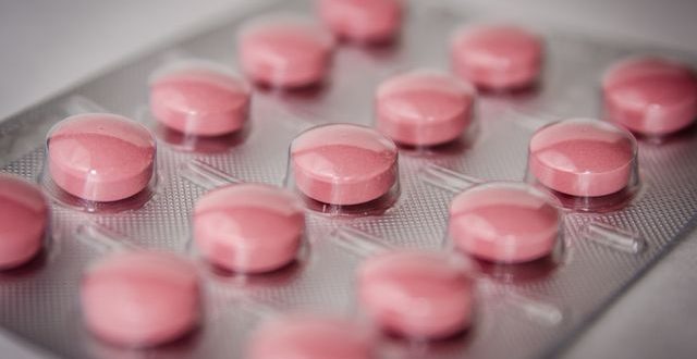 Ilustrasi efek samping obat pereda nyeri dan pengaruhnya terhadap kerja obat nyeri dan ginjal