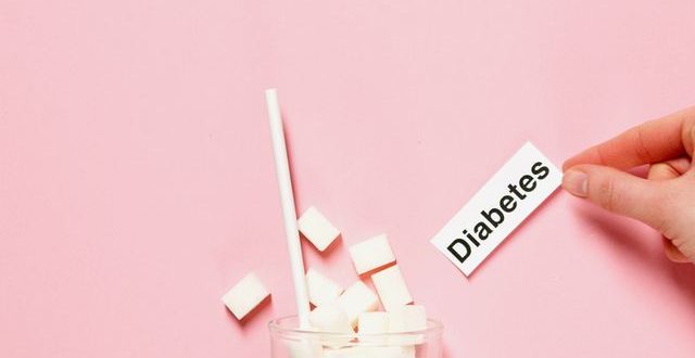 Kondisi diabetes dan GERD memiliki hubungan erat, karena gula darah tinggi dapat merusak saraf yang mengatur gerakan pengosongan lambung.