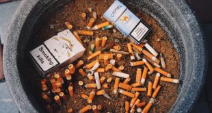 Kebiasaan rokok dan GERD memiliki hubungan negatif, zat di dalam rokok melemahkan katup dan merangsang produksi asam lebih banyak.