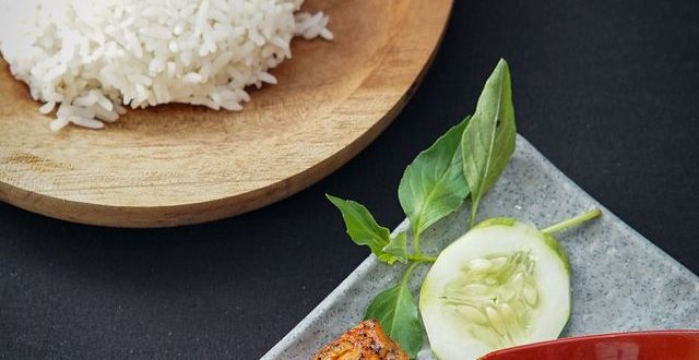 Keluhan makan nasi tidak terjadi pada semua orang, biasanya dipicu oleh jenis nasi, porsi, atau cara mengonsumsinya