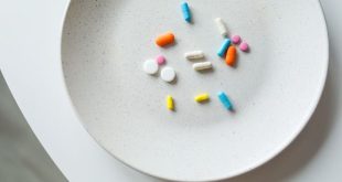 Ilustrasi proses penyesuaian gaya hidup dan pengurangan dosis obat secara bertahap untuk mengurangi obat asam lambung