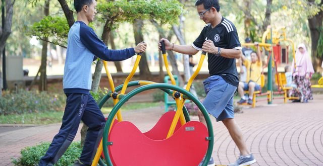 orang berolahraga sehat agar olahraga teratur menurunkan risiko kanker dan menjaga daya tahan tubuh