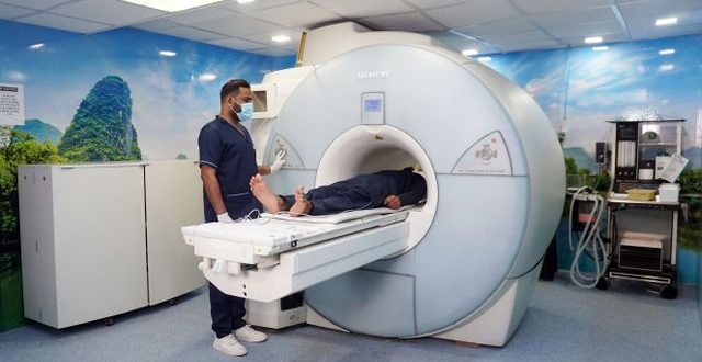 alat pemeriksaan pencitraan diagnosa kanker untuk melihat ukuran dan lokasi jaringan ganas