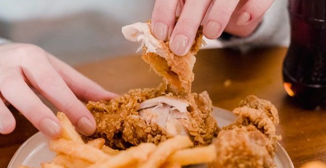 jenis makanan olahan, gosong dan awetan yang bisa menjadi makanan penyebab kanker