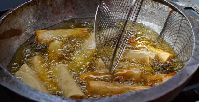 pemilihan jenis minyak goreng dan cara pakai yang aman bagi kadar kolesterol